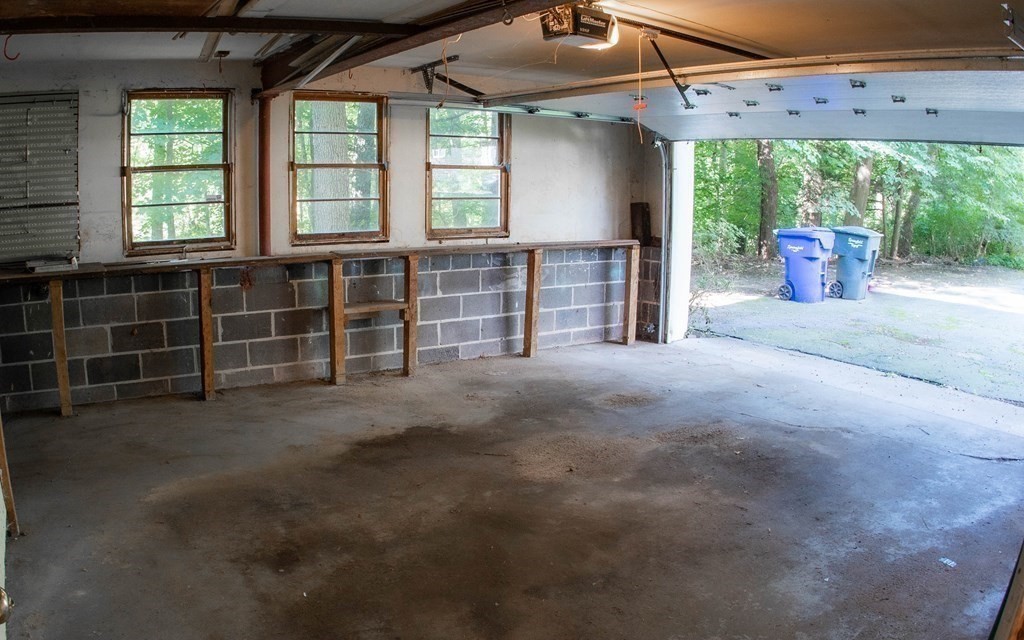 47 Craig Street Springfield, MA 01108 - Photo 15 of 18 an empty room with windows