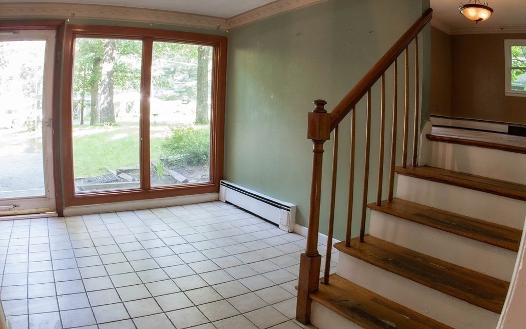 47 Craig Street Springfield, MA 01108 - Photo 3 of 18 a view of an entryway