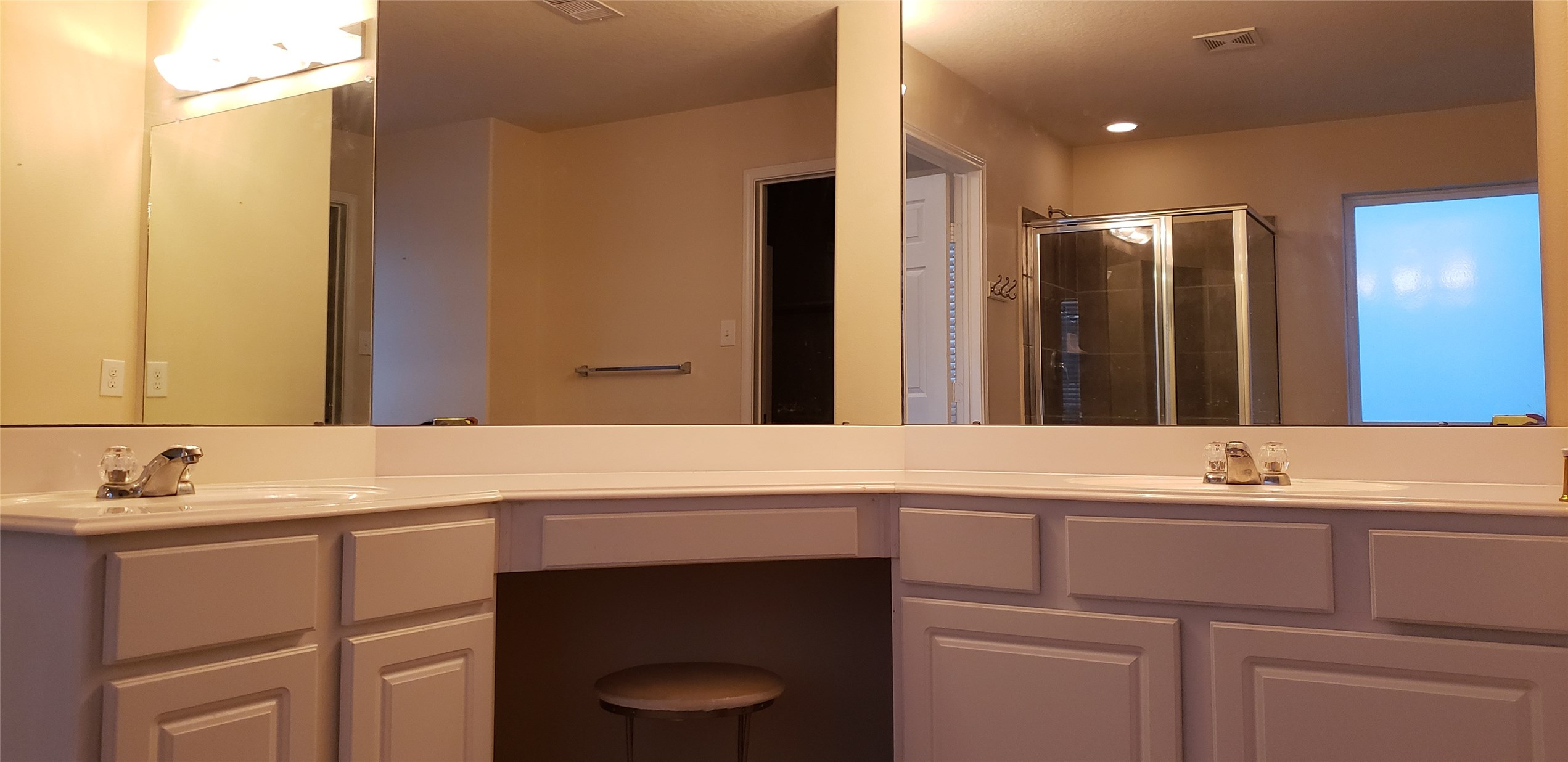 9923 Yearling Place Conroe, TX 77385 - Photo 18 of 36 a bathroom with a sink and a mirror