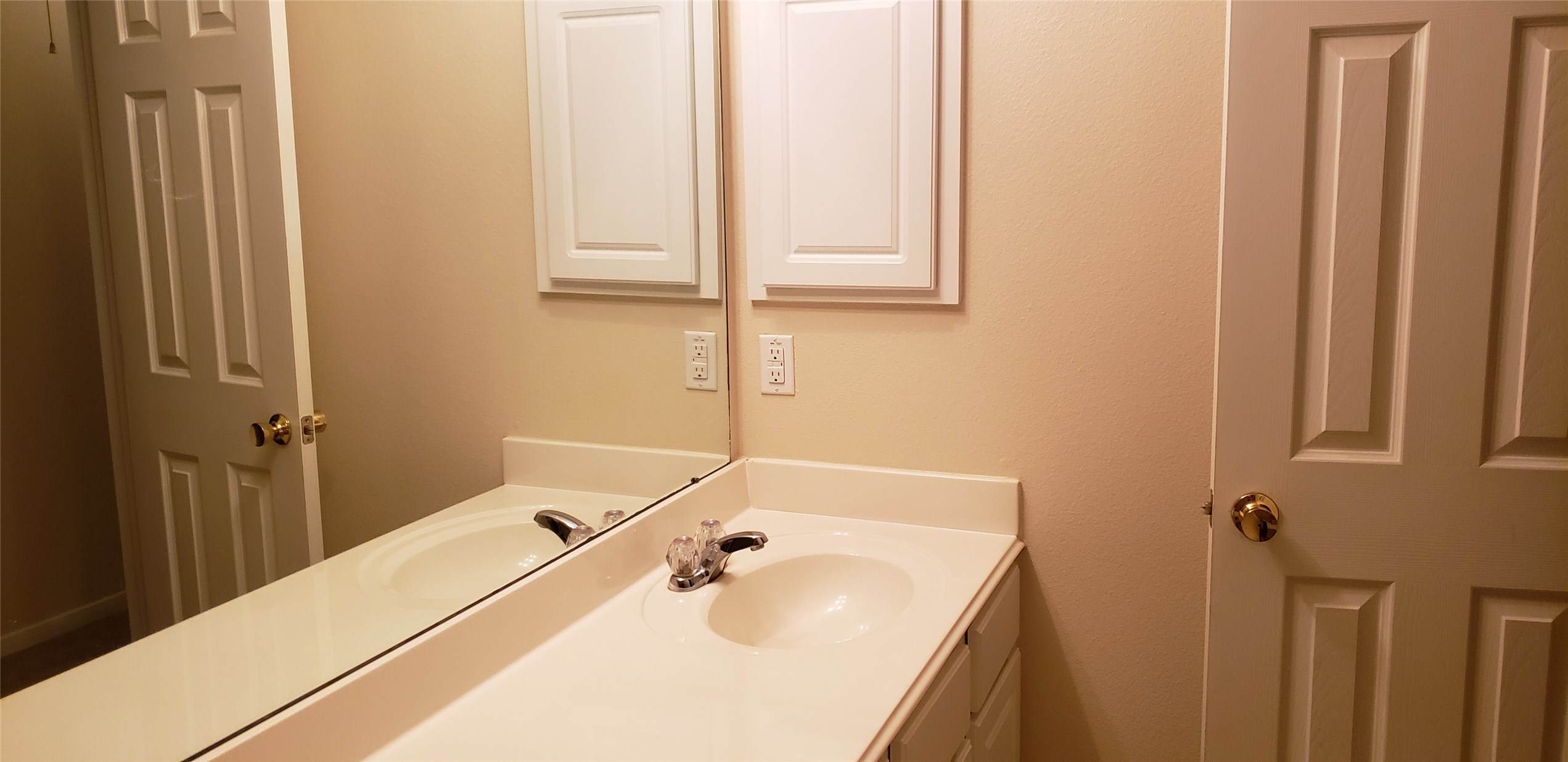9923 Yearling Place Conroe, TX 77385 - Photo 21 of 36 a bathroom with a sink and a bathtub