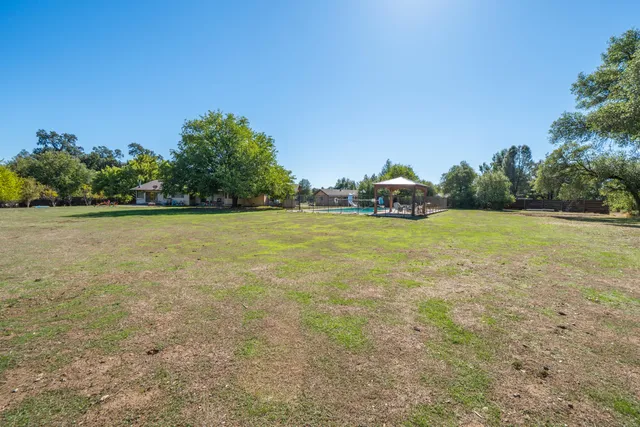 $629,500 | 8688 Camino Del Arroyo, Palo Cedro, CA 96073