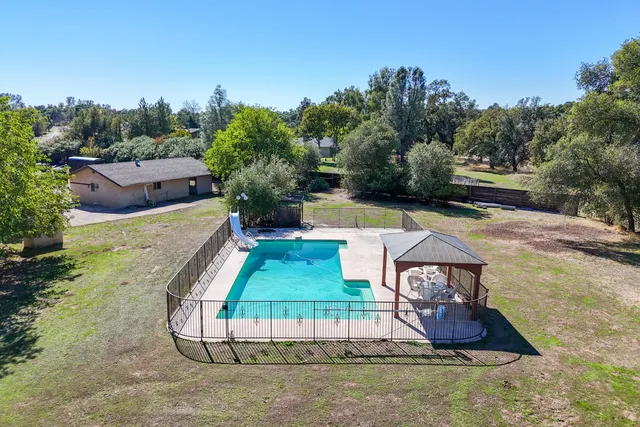 $629,500 | 8688 Camino Del Arroyo, Palo Cedro, CA 96073