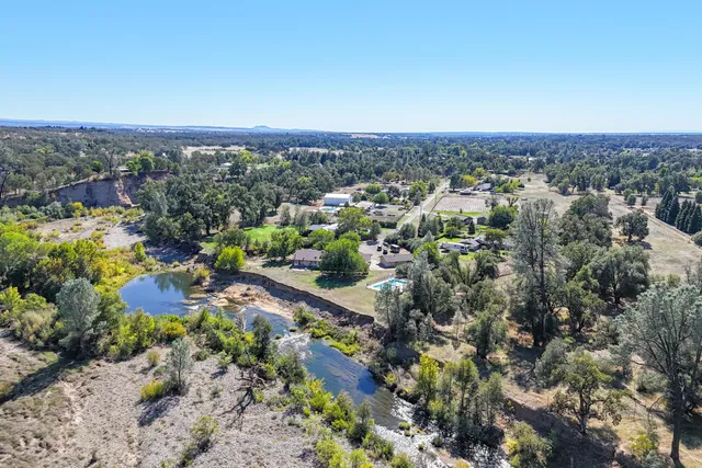 $629,500 | 8688 Camino Del Arroyo, Palo Cedro, CA 96073