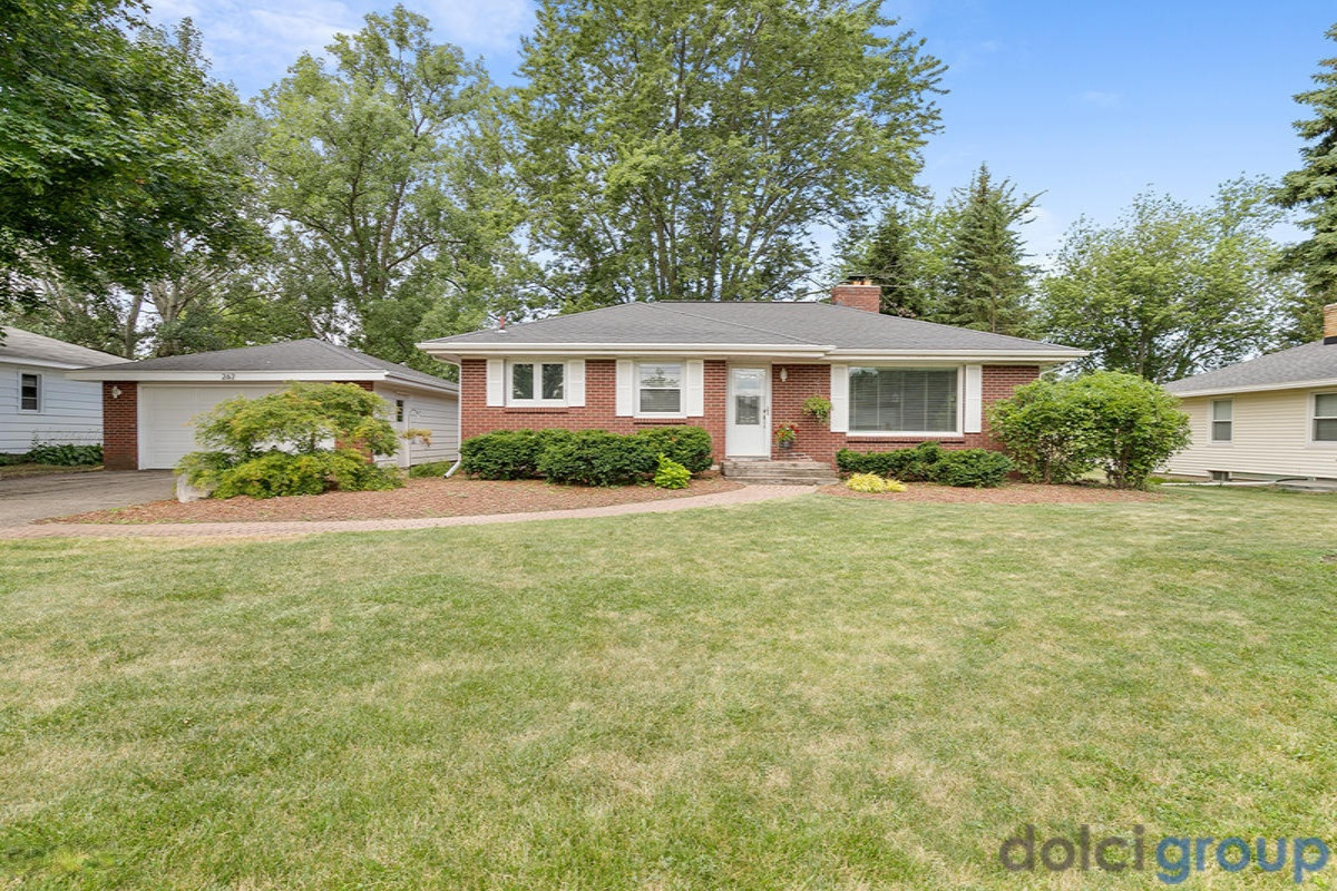 262 Country Club Road Holland, MI 49423 - Photo 1 of 17 IMG_1000