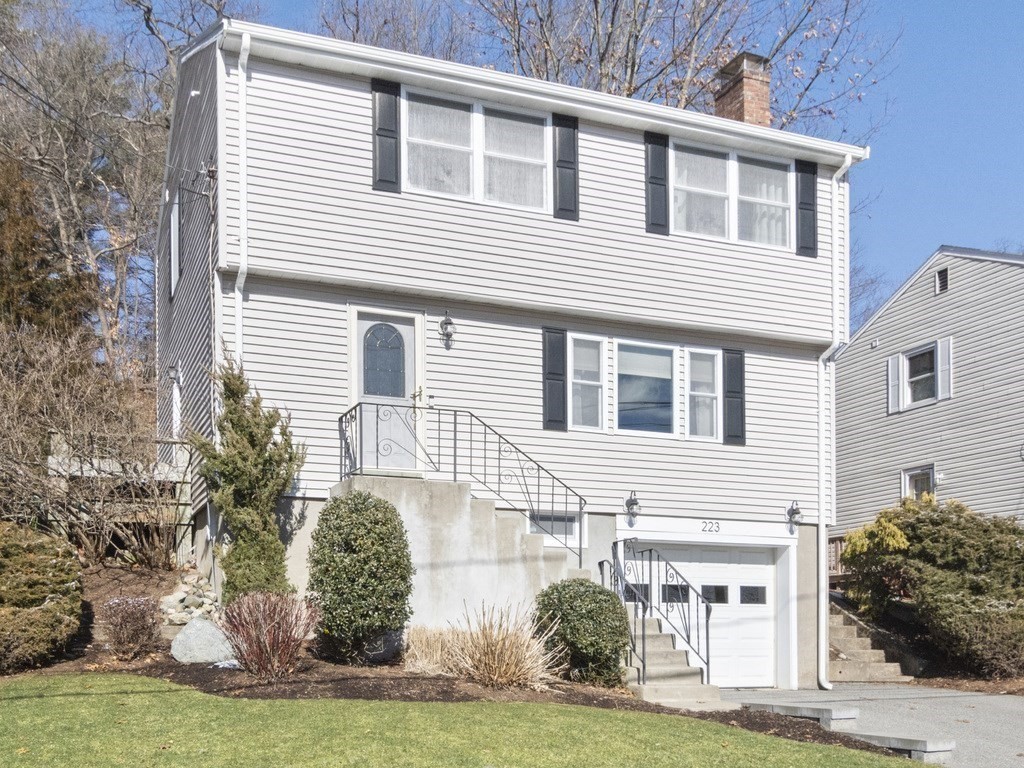 223 Hardy Pond Road Waltham, MA 02451 - Photo 36 of 38 a front view of a house