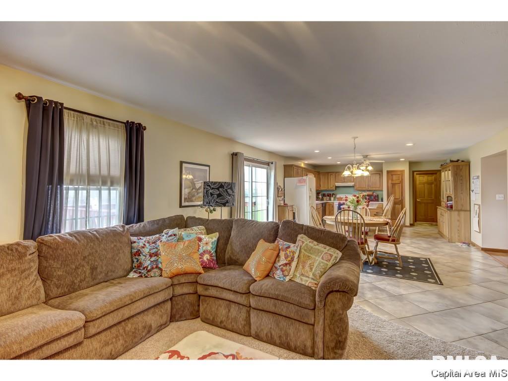 60 Rolling Meadows Lane Springfield, IL 62711 - Photo 11 of 34