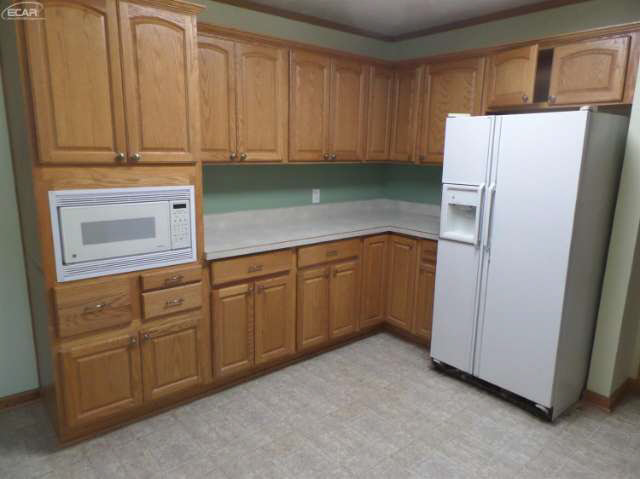 2546 Lavelle Road Flint, MI 48504 - Photo 8 of 21 21179690-7.JPG