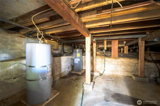 a view of a yard in front of house