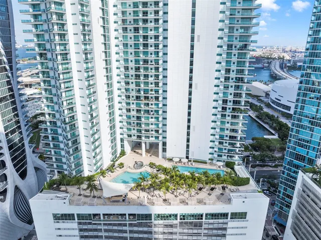 $1,299,000 | 900 Biscayne Boulevard, Unit 2401, Miami, FL 33132