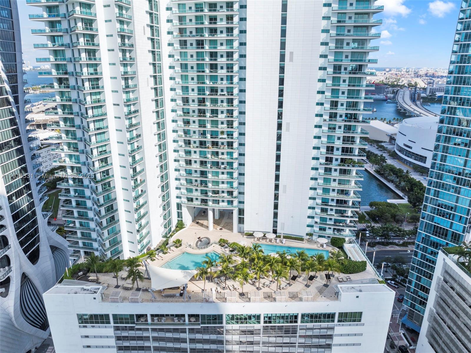 900 Biscayne Boulevard, Unit 2401 Miami, FL 33132 - Photo 31 of 33 a buildings with a city view