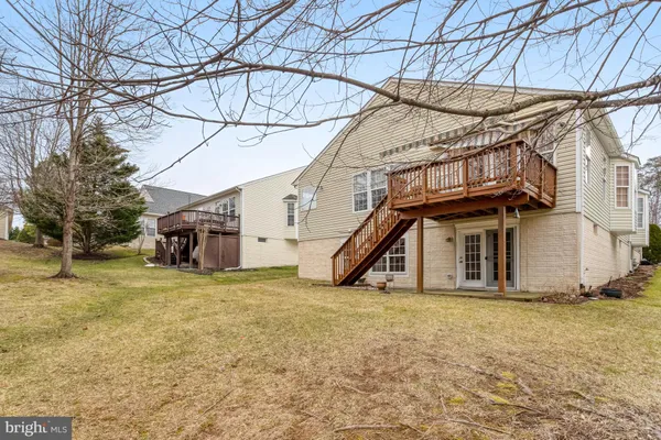 a view of house with backyard of the house