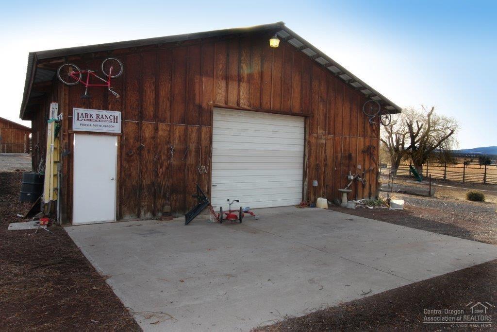10473 Southwest Cornett Loop Powell Butte, OR 97753 - Photo 13 of 24 Shop