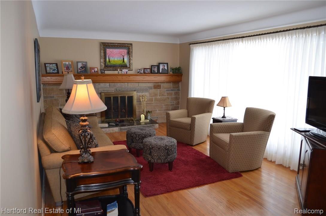 28158 Hawberry Road Farmington, MI 48331 - Photo 7 of 33 Hawberry12.JPG
