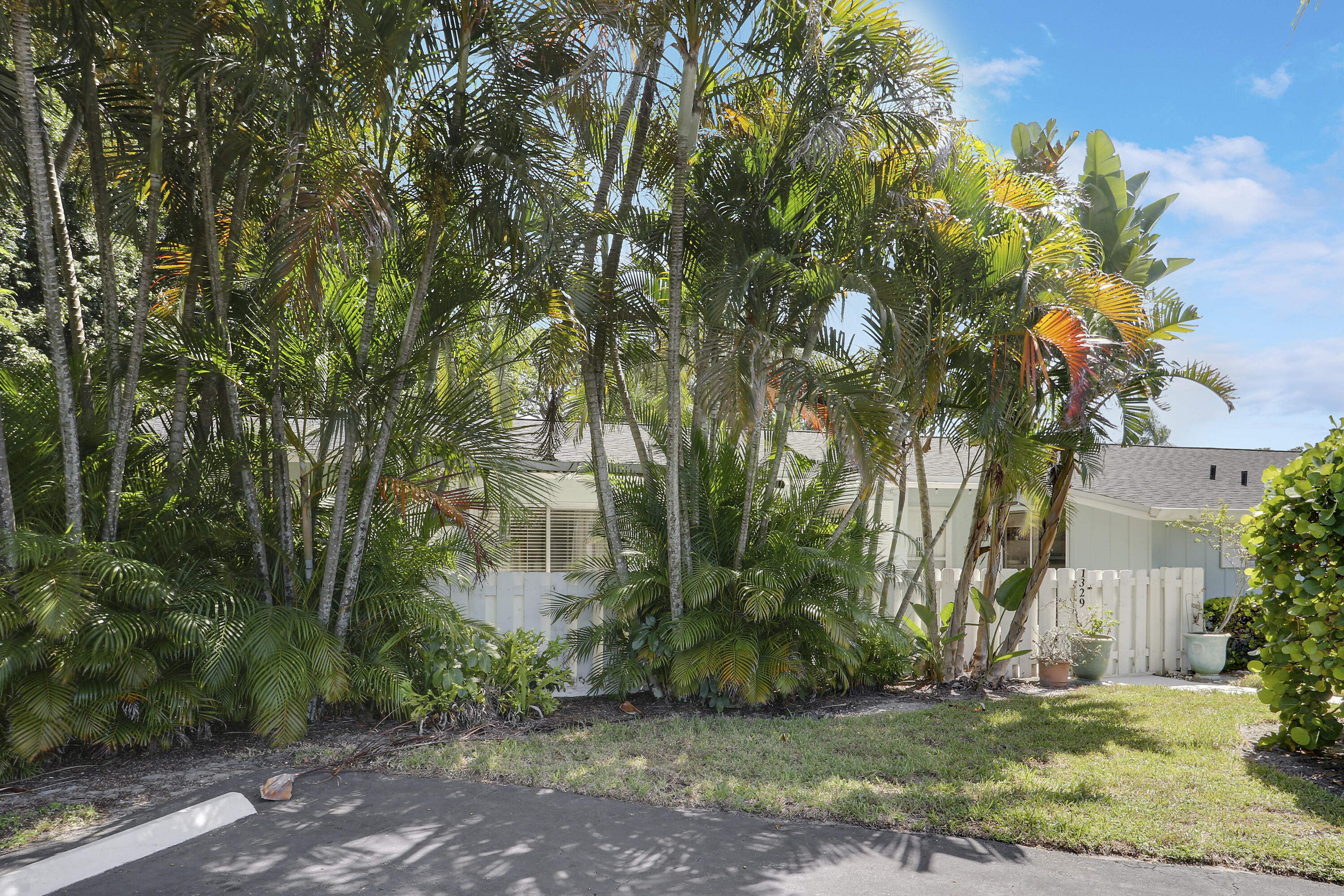 1329 Chippewa Street Jupiter, FL 33458 - Photo 33 of 36 House-34