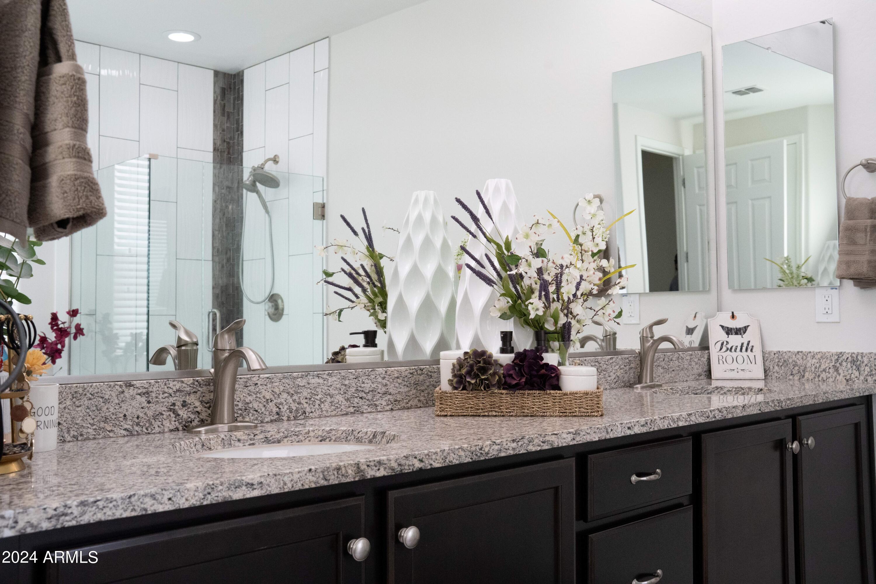 2610 West Royer Road Phoenix, AZ 85085 - Photo 25 of 40 Master Duel Vanity
