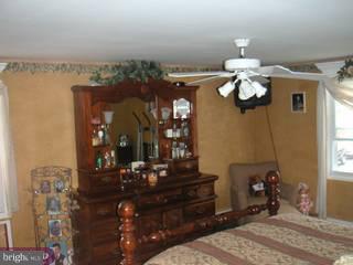 72 Terrace Road Levittown, PA 19056 - Photo 5 of 6