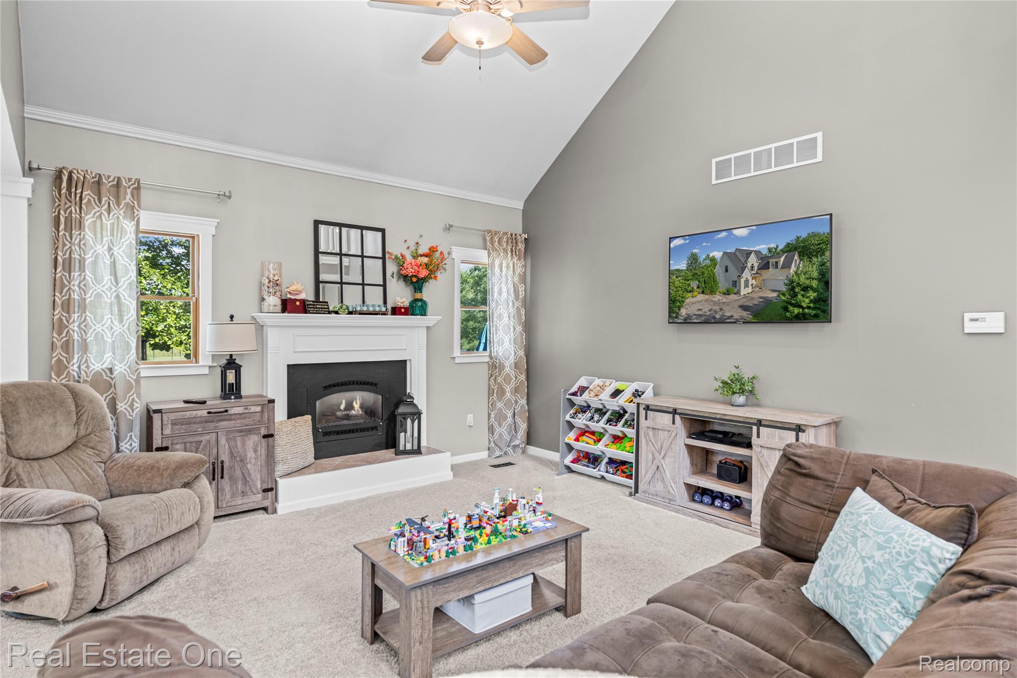 9210 Hickory Ridge Road Holly, MI 48442 - Photo 28 of 73 Great Room w/gas FP