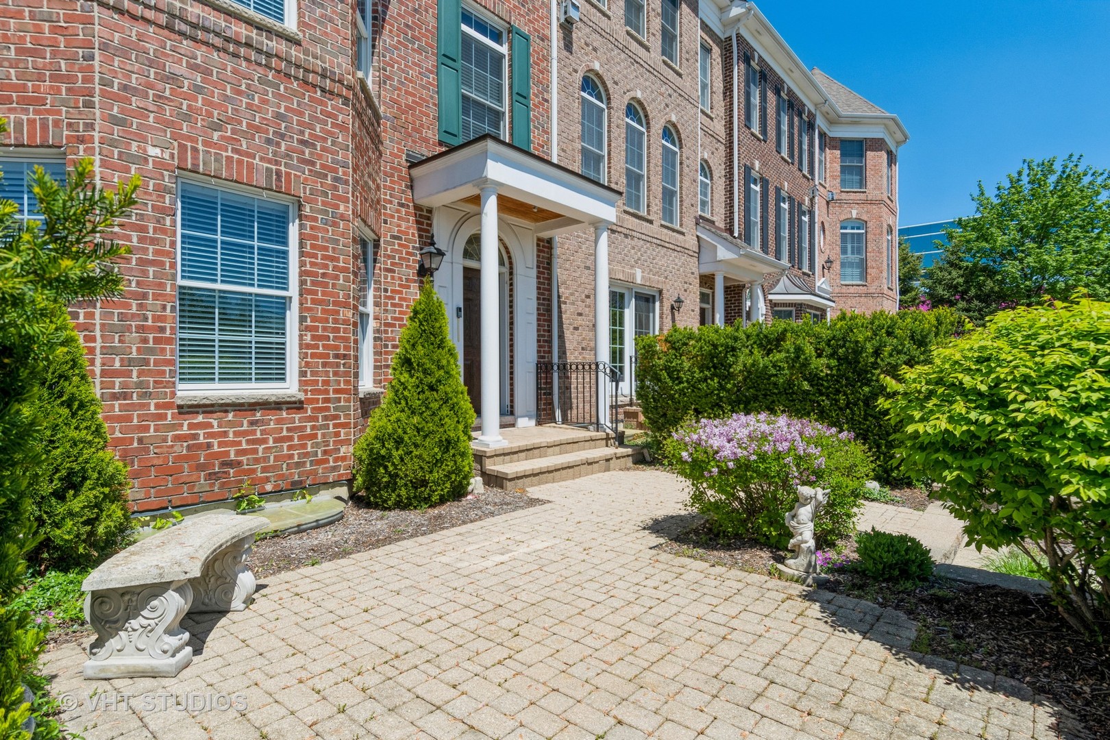 81 Spring Avenue Naperville, IL 60540 - Photo 2 of 18