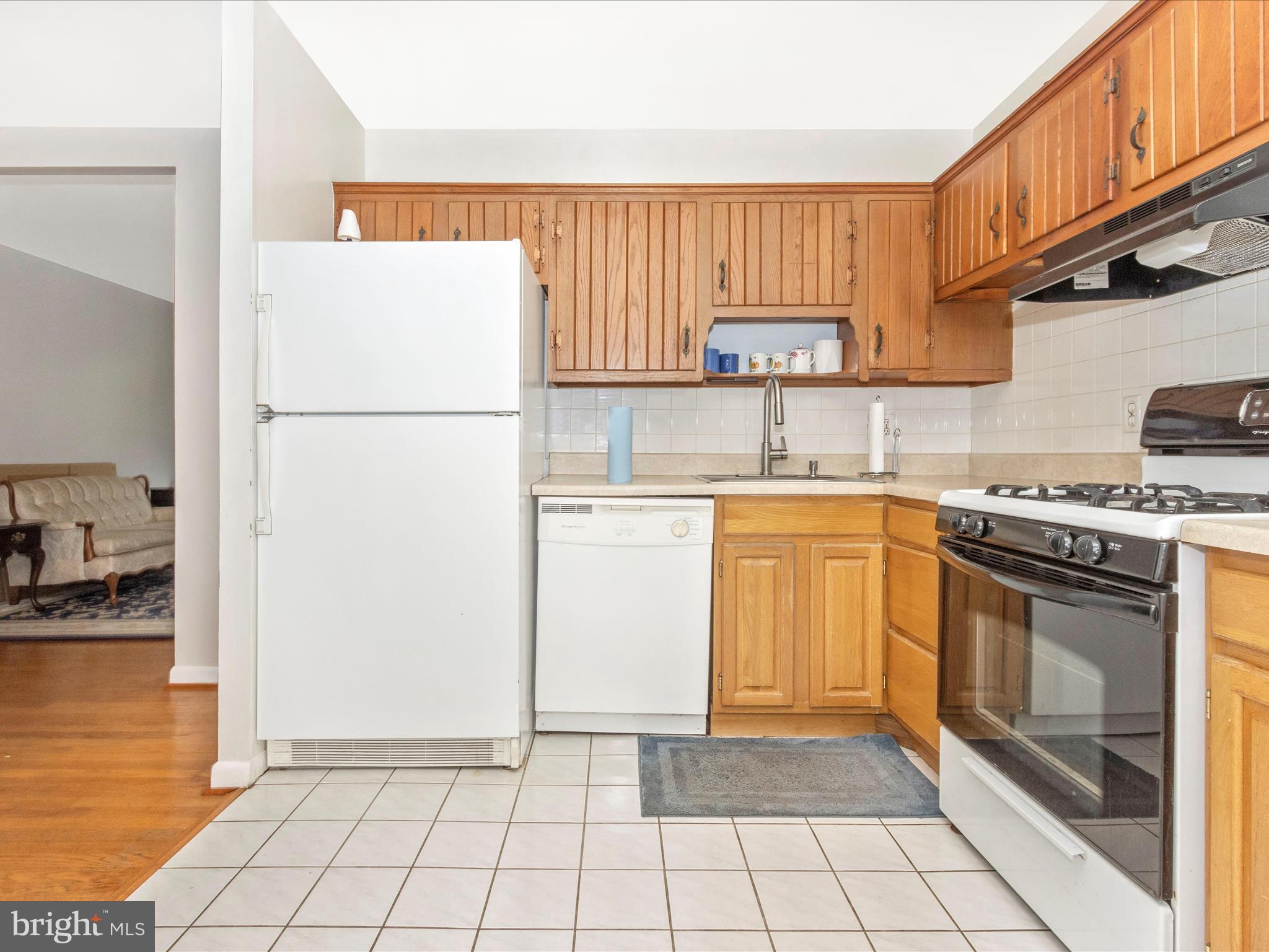 240 Hannes Street Silver Spring, MD 20901 - Photo 12 of 51 Kitchen