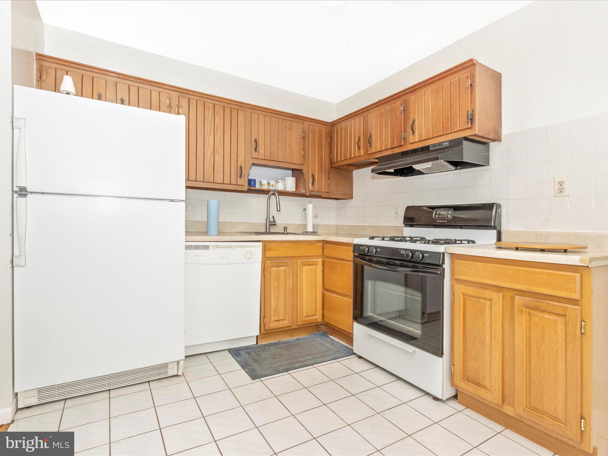 240 Hannes Street Silver Spring, MD 20901 - Photo 13 of 51 Kitchen