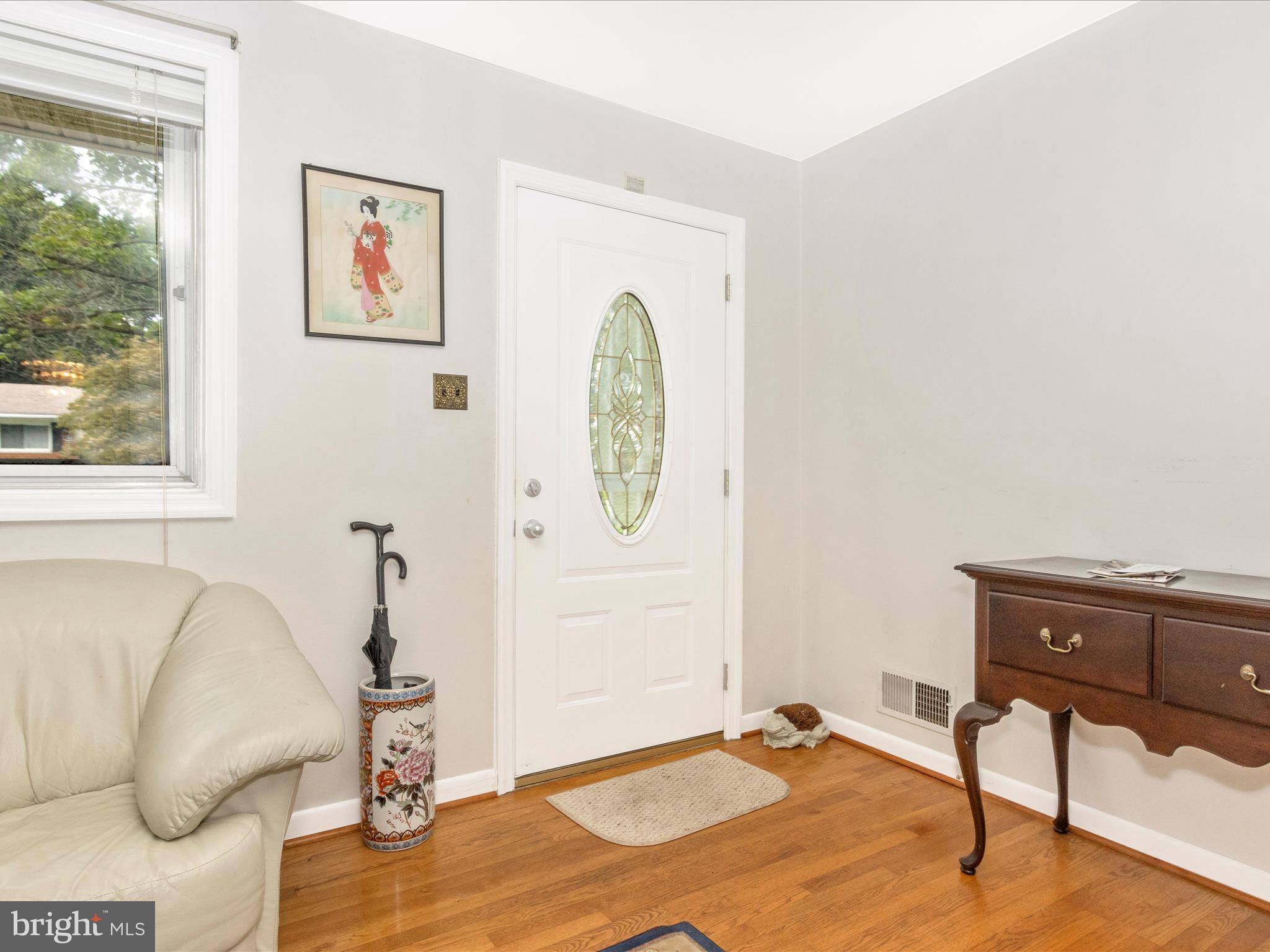 240 Hannes Street Silver Spring, MD 20901 - Photo 2 of 51 Entryway