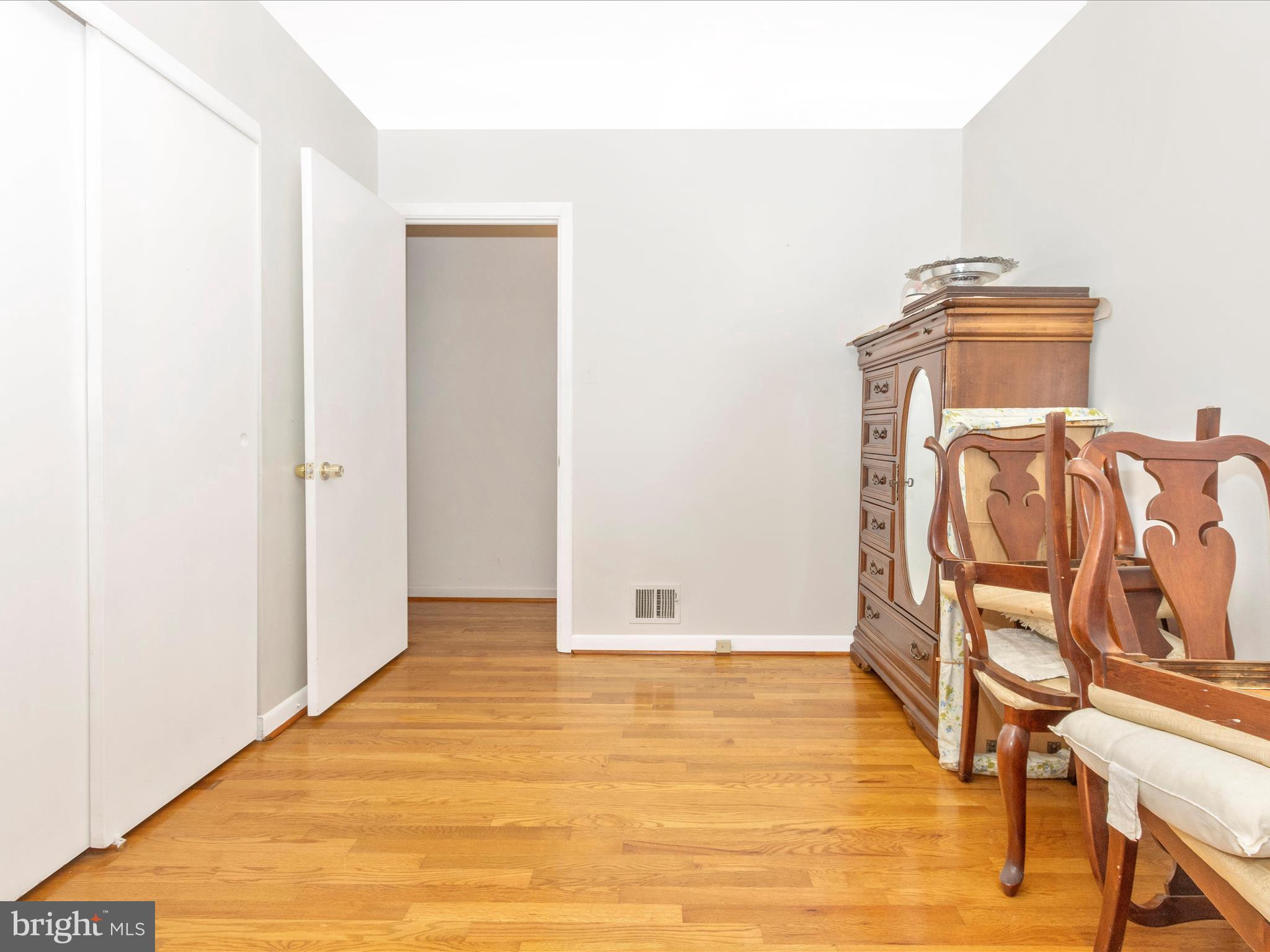 240 Hannes Street Silver Spring, MD 20901 - Photo 22 of 51 Bedroom 3