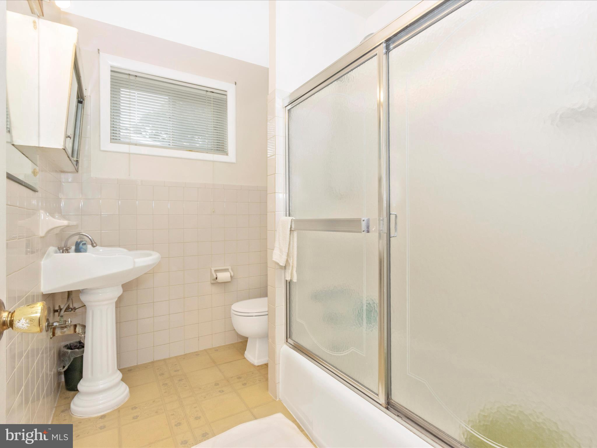 240 Hannes Street Silver Spring, MD 20901 - Photo 23 of 51 Full Bath