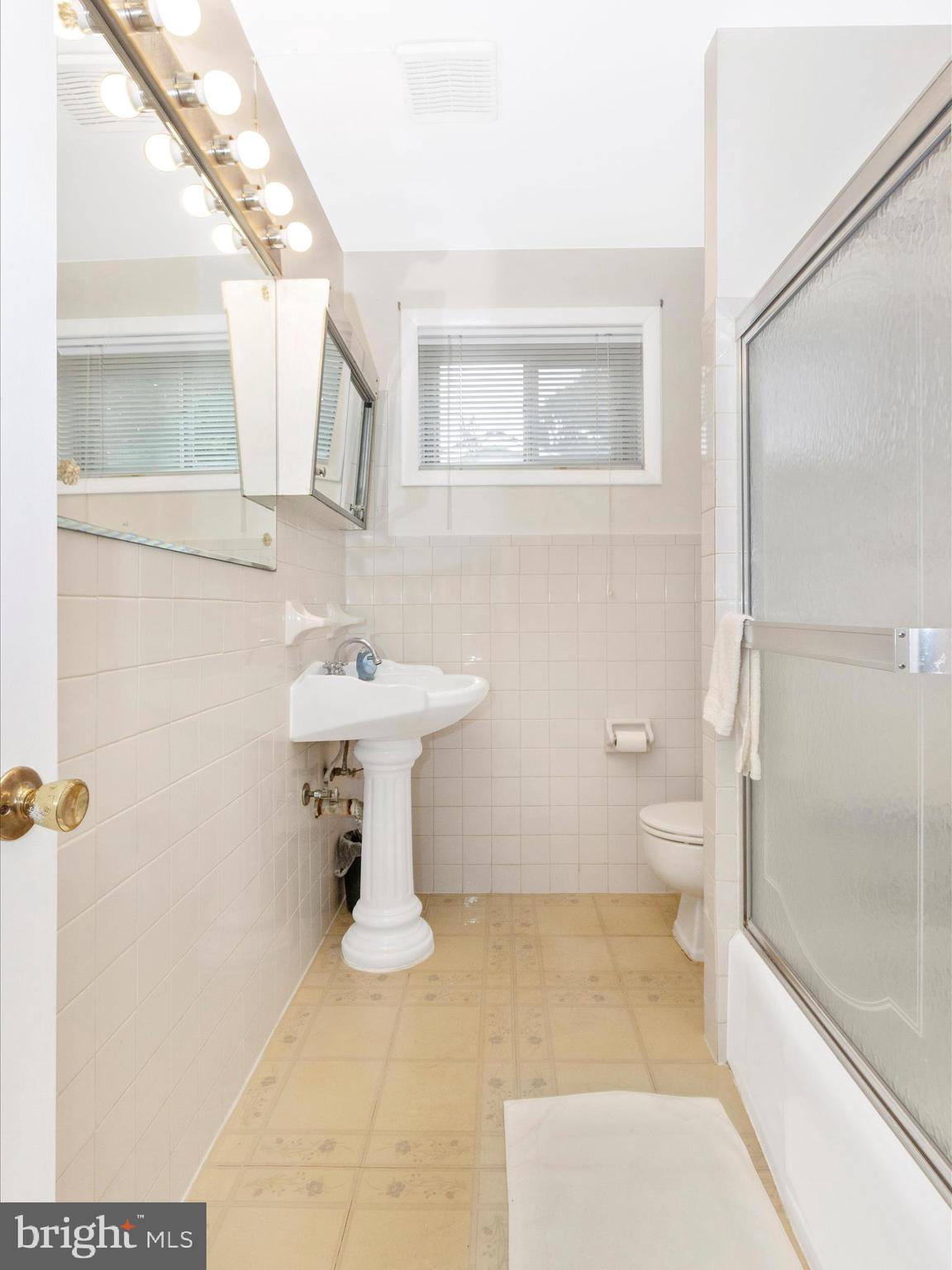 240 Hannes Street Silver Spring, MD 20901 - Photo 26 of 51 Full Bath