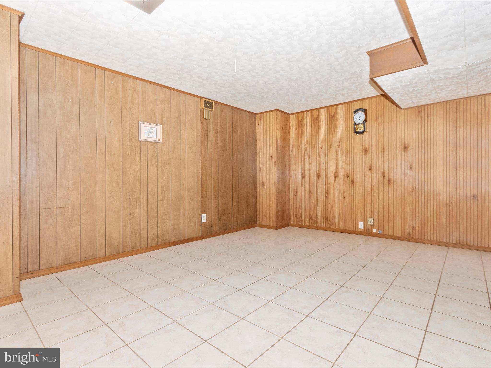 240 Hannes Street Silver Spring, MD 20901 - Photo 27 of 51 Family Room