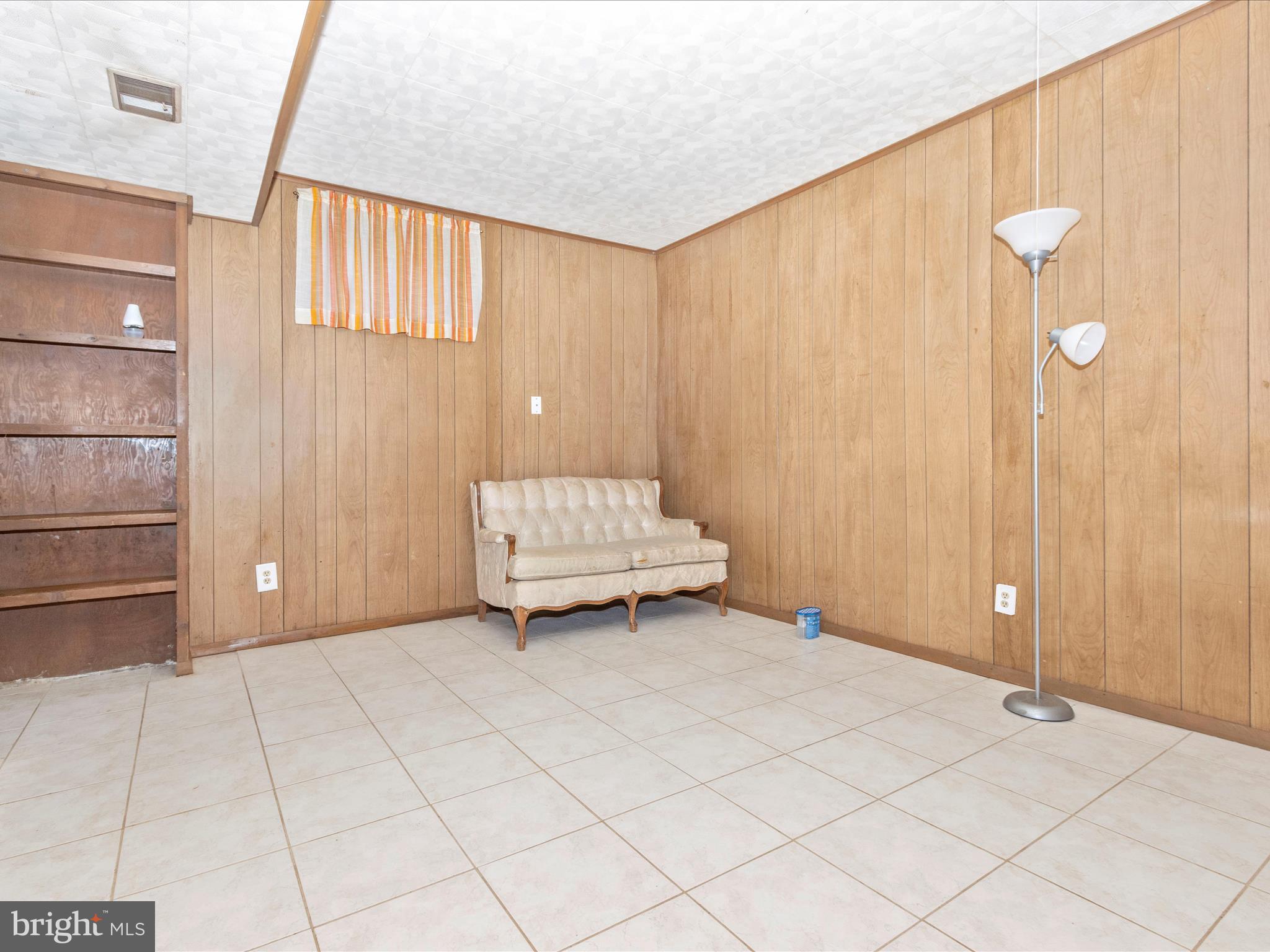 240 Hannes Street Silver Spring, MD 20901 - Photo 30 of 51 Bedroom 5