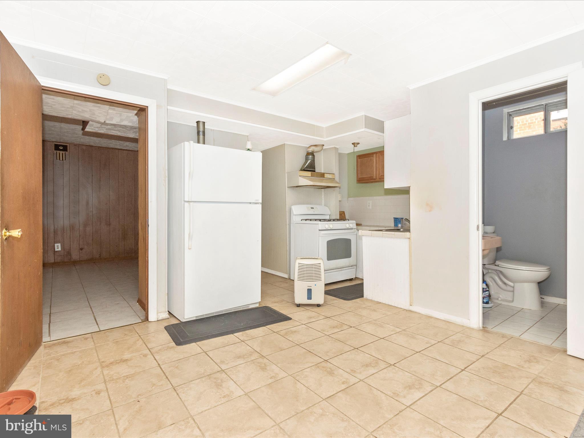 240 Hannes Street Silver Spring, MD 20901 - Photo 32 of 51 Den