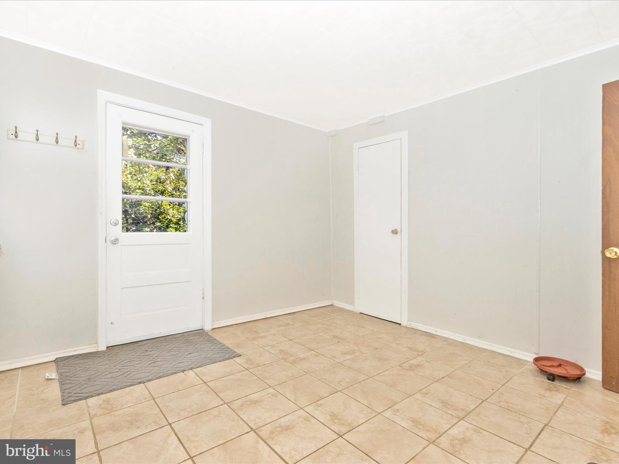 240 Hannes Street Silver Spring, MD 20901 - Photo 33 of 51 Den