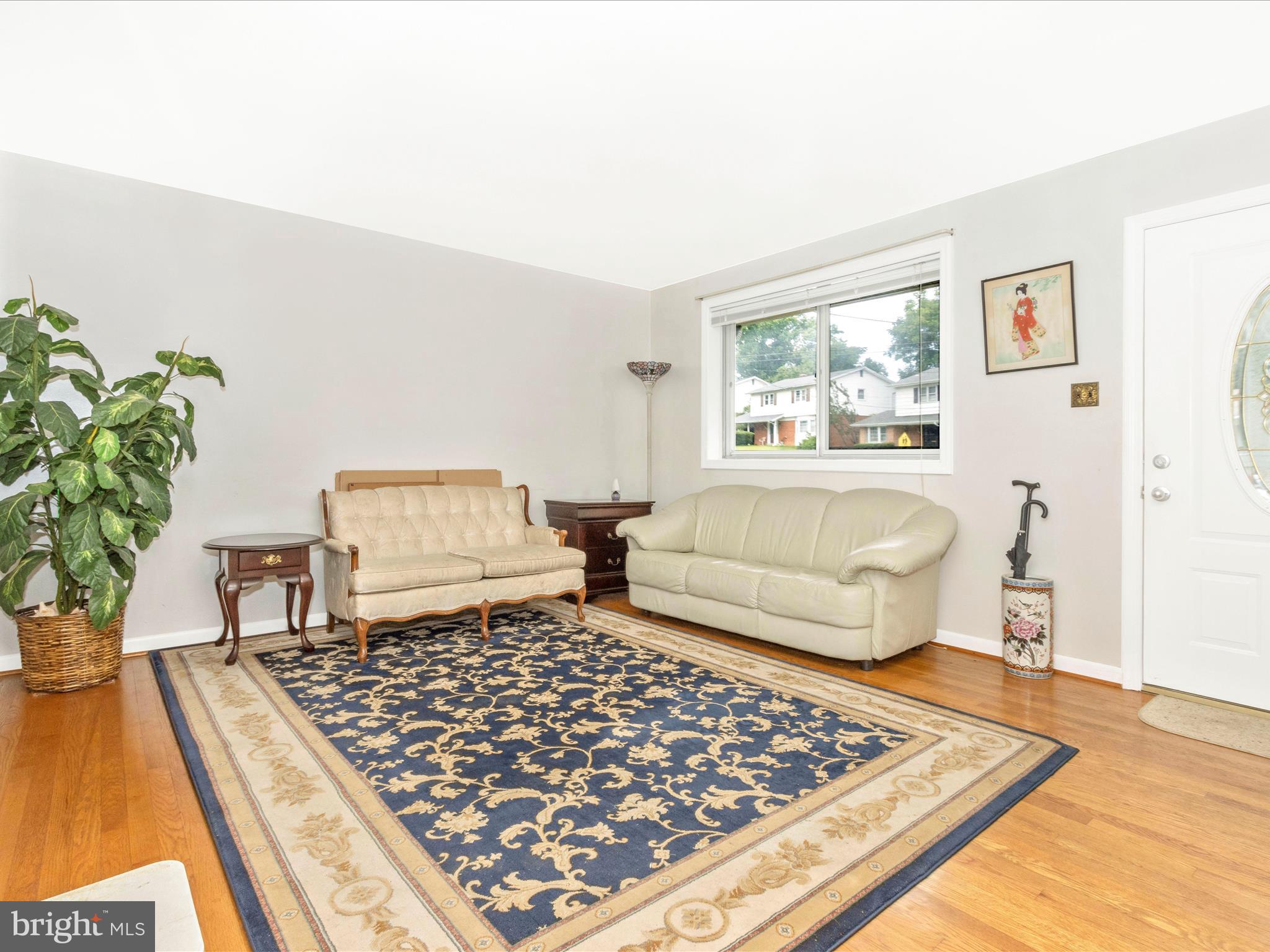 240 Hannes Street Silver Spring, MD 20901 - Photo 4 of 51 Living Room