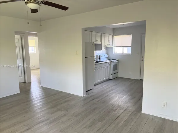 $1,900 | 404 Southwest 5th Avenue, Unit 1, Hallandale Beach, FL 33009