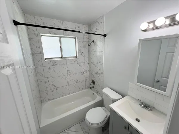 $1,900 | 404 Southwest 5th Avenue, Unit 1, Hallandale Beach, FL 33009