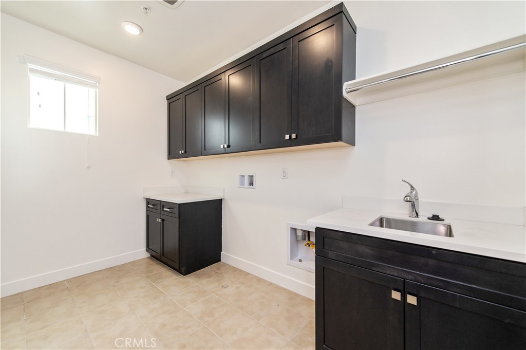 158 Scale Irvine, CA 92618 - Photo 15 of 23 a kitchen with a sink and cabinets