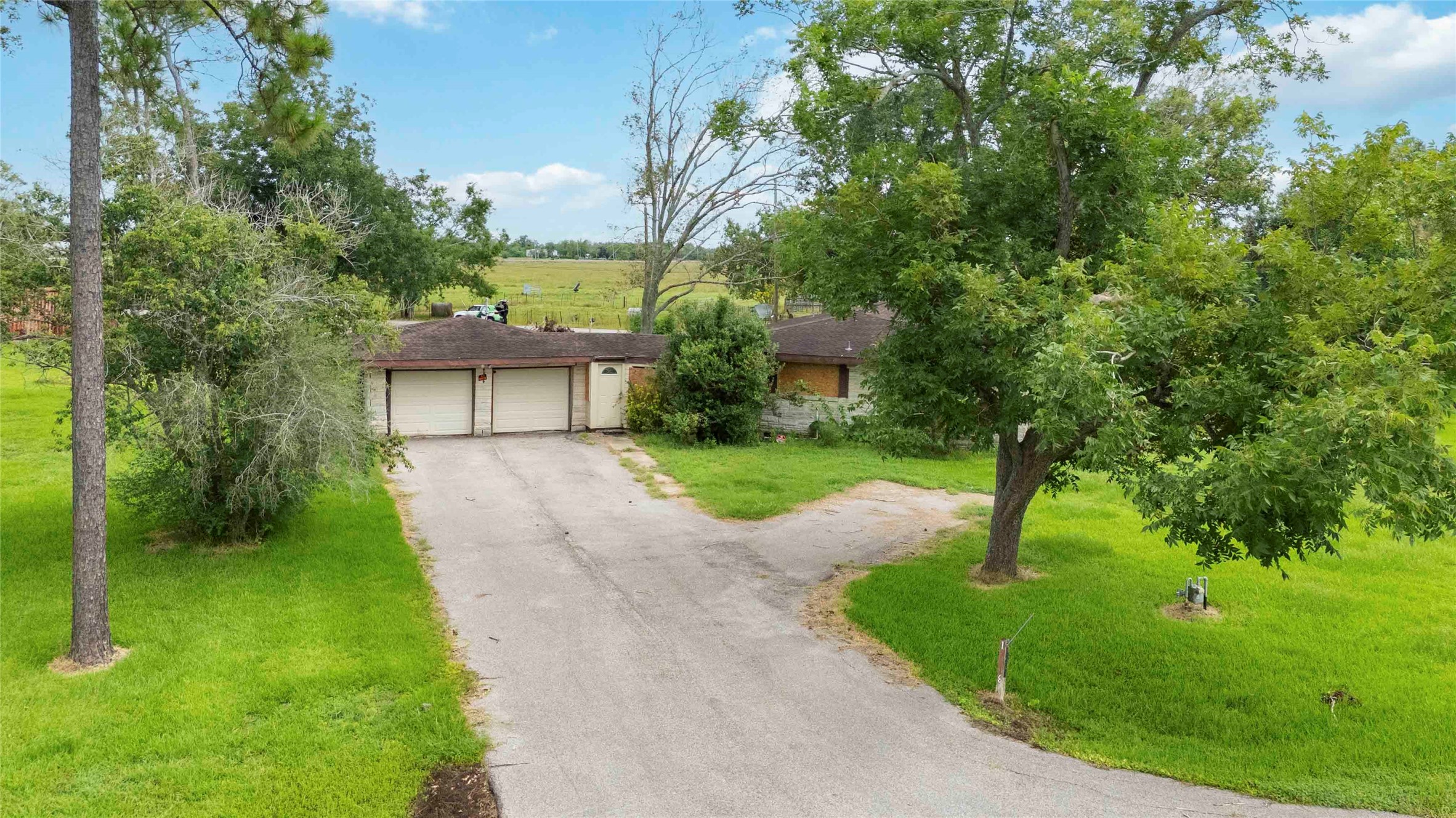 1513 County Road 210 Angleton, TX 77515 - Photo 4 of 25