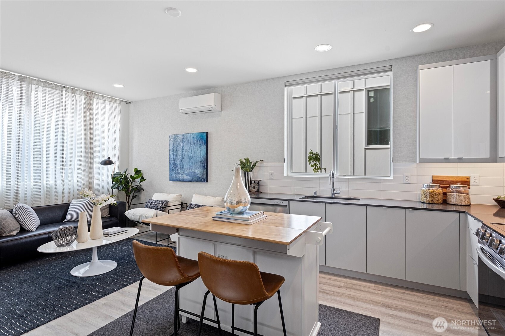 2527 29th Avenue South, Unit D Seattle, WA 98144 - Photo 11 of 20 a kitchen with a table and chairs in it
