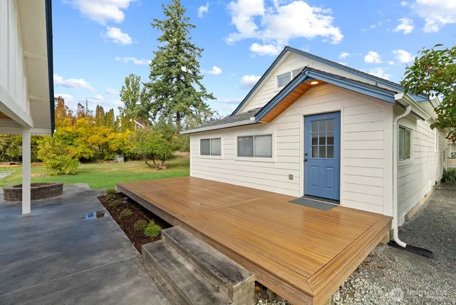 a house view with a outdoor space