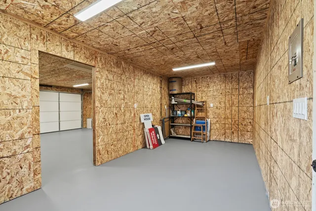 a view of room with walk in closet