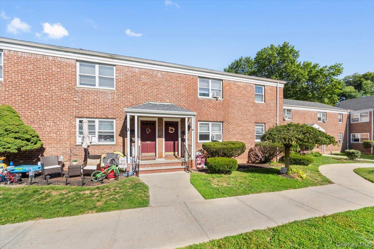 470 Tuckahoe Road, Unit 4B Yonkers, NY 10710 - Photo 1 of 17 Colonial inspired home featuring brick siding and a front lawn