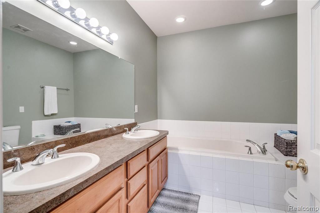 758 East Bluff Court Rochester Hills, MI 48306 - Photo 16 of 28