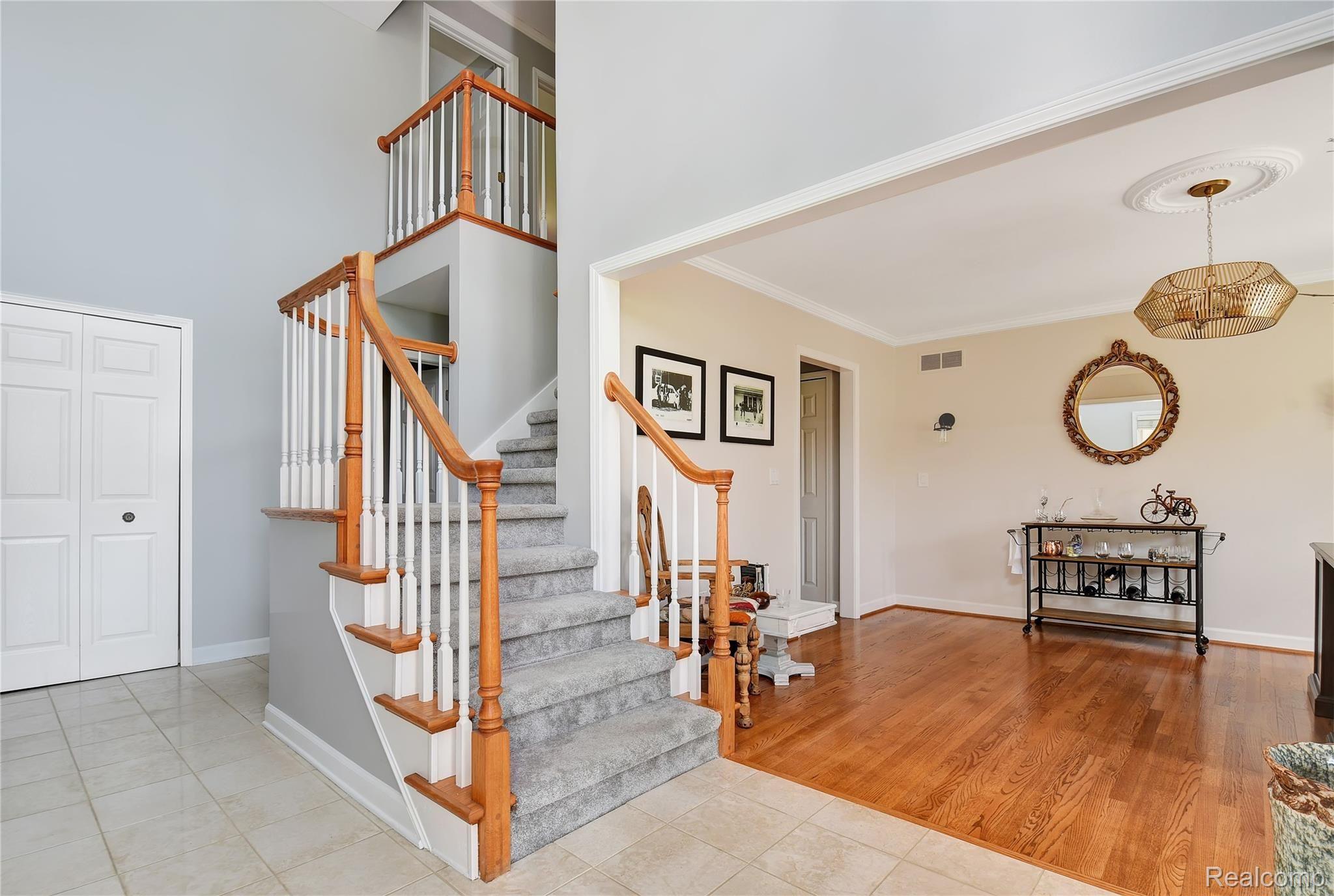 214 Ravineside Drive Milford, MI 48381 - Photo 6 of 46 DSC_2554.jpg
