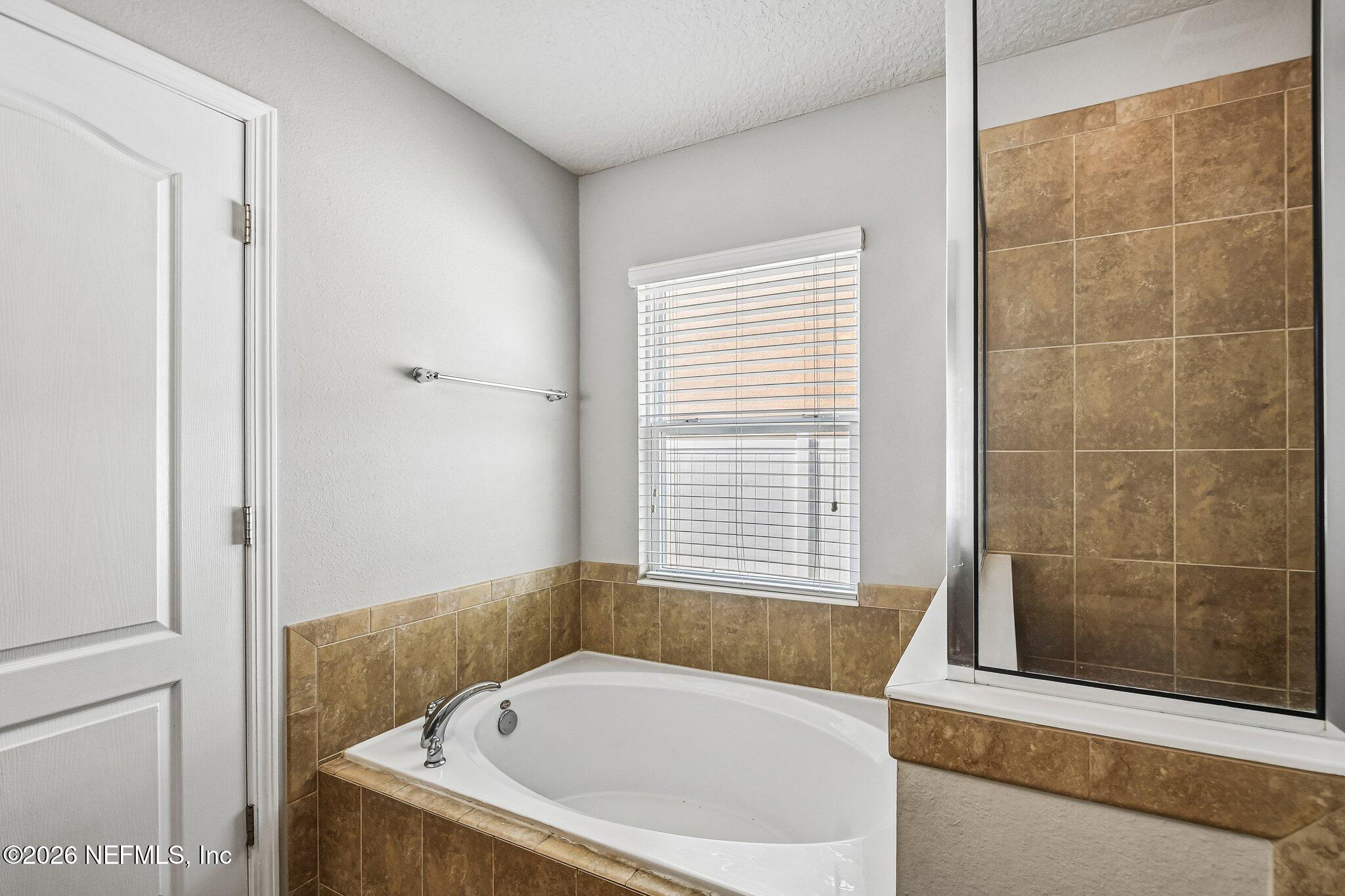 16421 Tisons Blf Road Jacksonville, FL 32218 - Photo 15 of 24 15_Primary Garden Tub