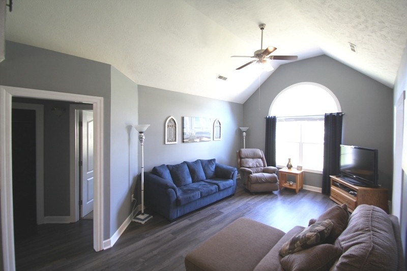 111 Oak Hollow Road Manchester, TN 37355 - Photo 3 of 17 a living room with furniture and a flat screen tv