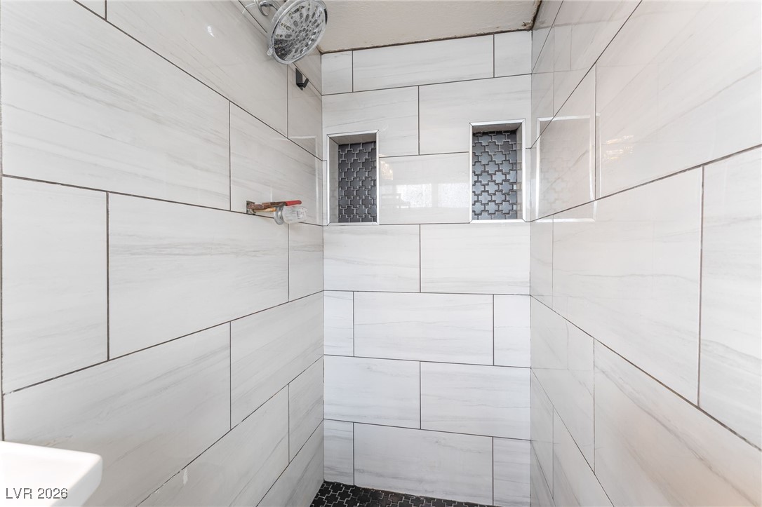 716 North 18th Street Las Vegas, NV 89101 - Photo 26 of 39 Bathroom view of a tile shower