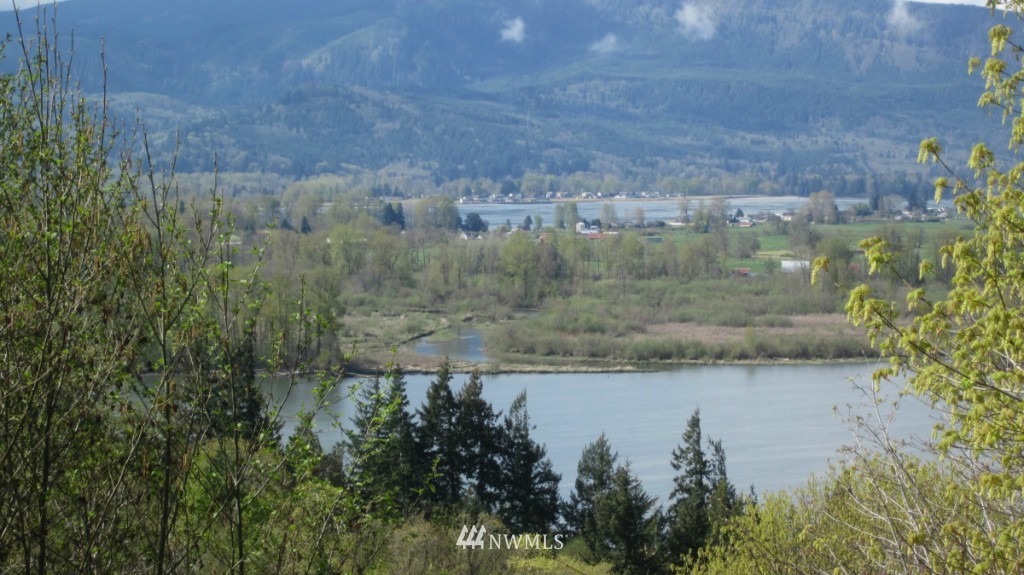16 Maple Ridge Road Cathlamet, WA 98612 - Photo 1 of 22 Gallery Image 1