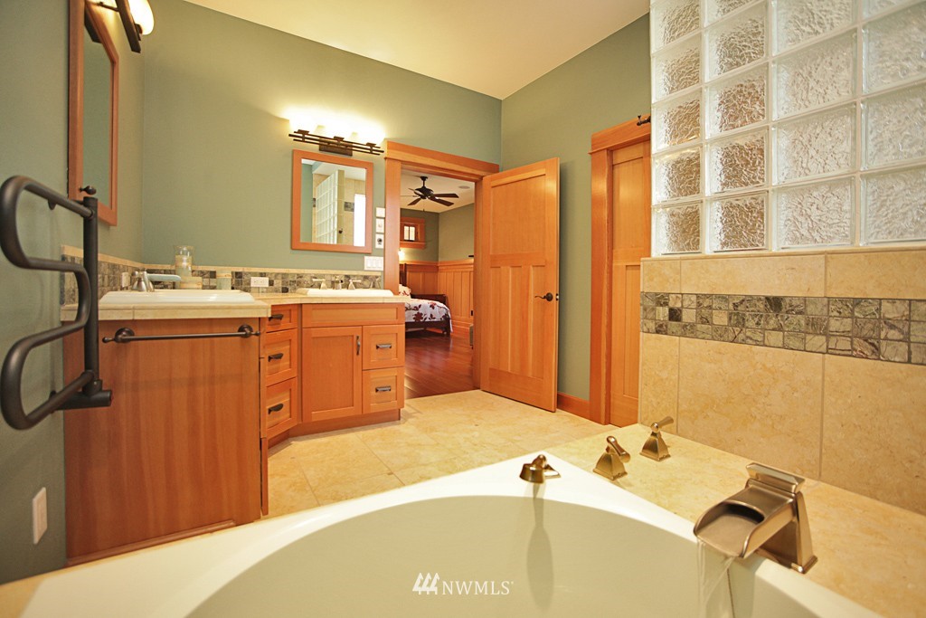 2575 North Bluff Road Greenbank, WA 98253 - Photo 11 of 15 Gallery Image 11
