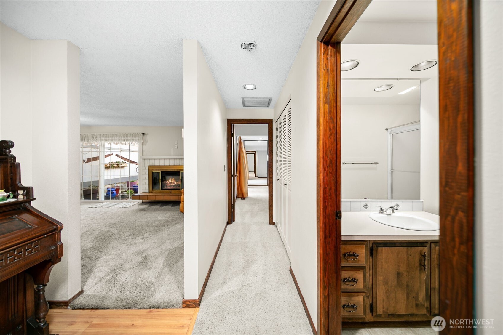 1310 Castlerock Avenue, Unit 9 Wenatchee, WA 98801 - Photo 23 of 33 a en suite bathroom with a sink and mirror