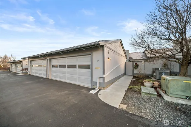 $395,000 | 1310 Castlerock Avenue, Unit 9, Wenatchee, WA 98801